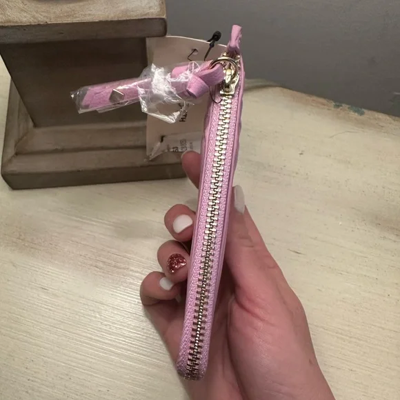 GIVEAWAY 🎉 ON 34th Pink Card Holder - Picture 4 of 5